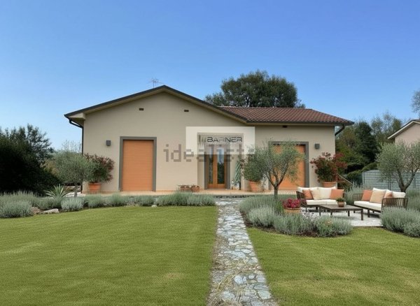 casa indipendente in vendita a Lucca