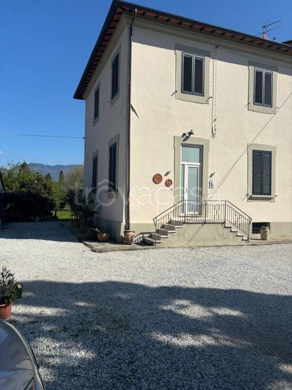 casa indipendente in vendita a Lucca in zona San Pietro a Vico