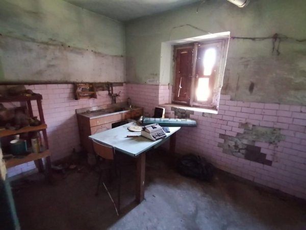 intera palazzina in vendita a Lucca in zona Montuolo