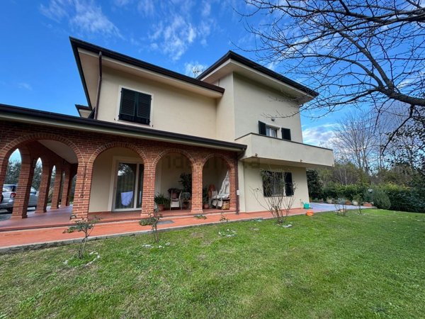 casa indipendente in vendita a Lucca in zona San Donato
