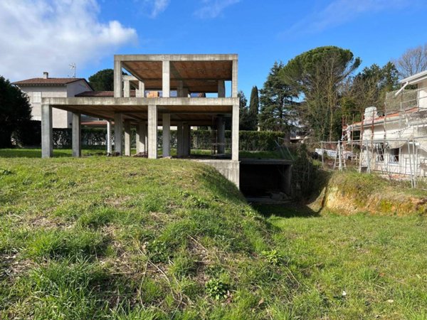 casa indipendente in vendita a Lucca in zona Massa Pisana