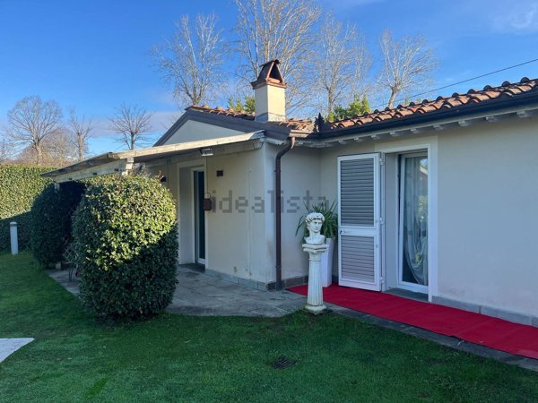 casa indipendente in vendita a Lucca in zona Monte San Quirico