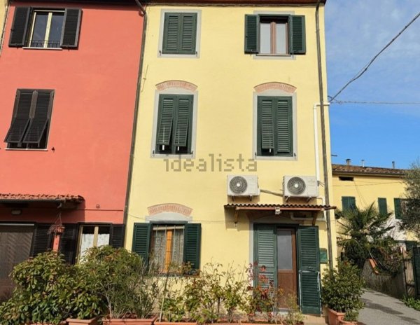 casa indipendente in vendita a Lucca in zona Picciorana