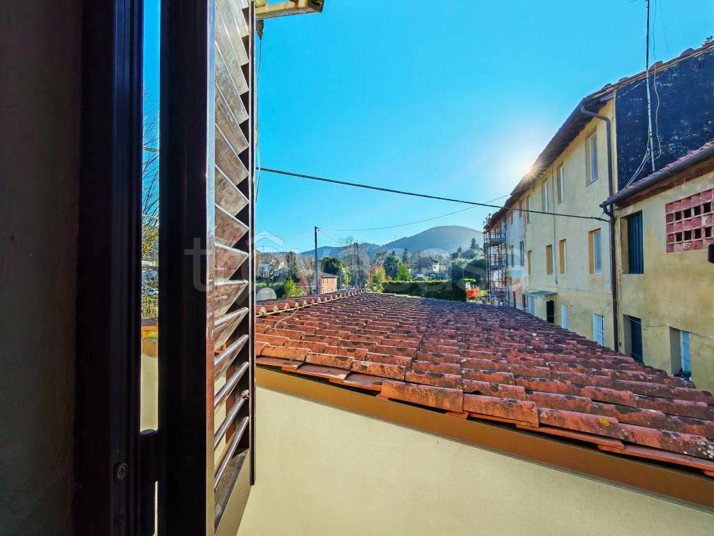 casa indipendente in vendita a Lucca in zona San Lorenzo a Vaccoli