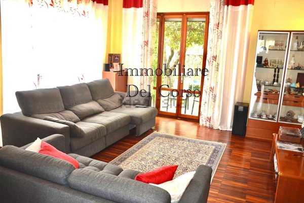 casa indipendente in vendita a Lucca in zona Centro Città