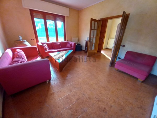 casa indipendente in vendita a Lucca