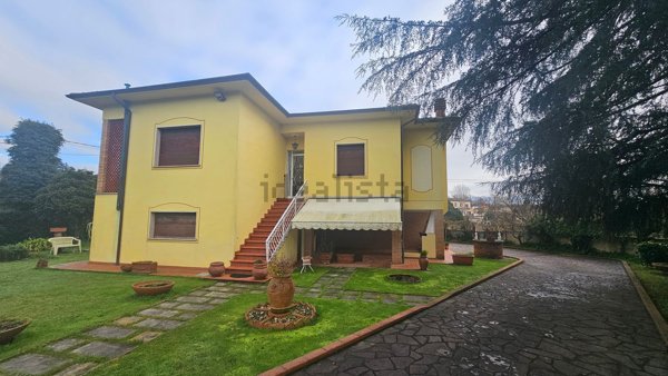 casa indipendente in vendita a Lucca in zona Chiatri