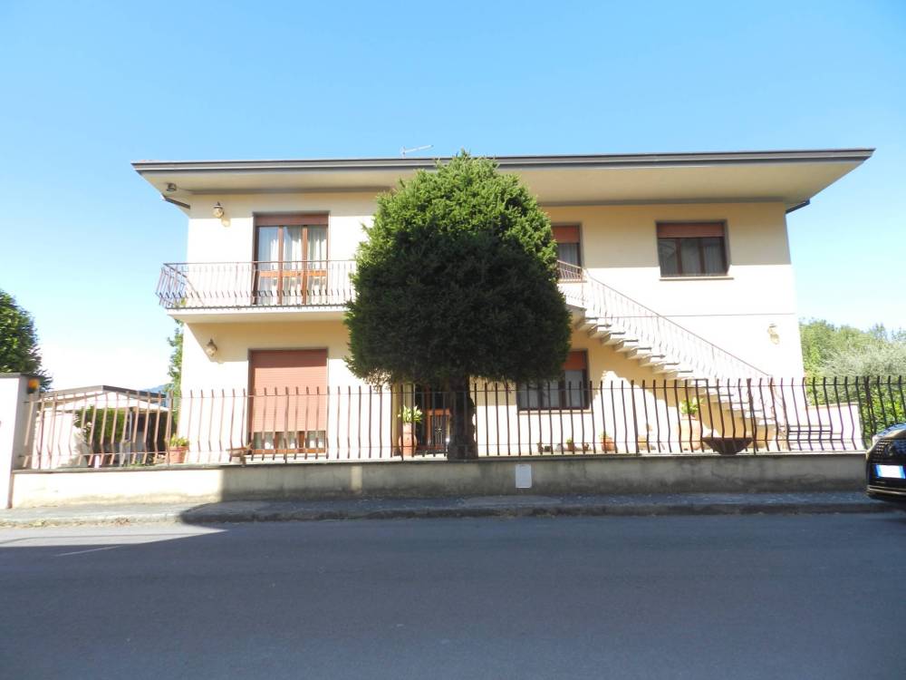 casa indipendente in vendita a Lucca in zona Centro Città