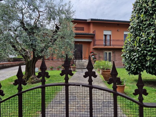 casa indipendente in vendita a Lucca in zona zona Antraccoli