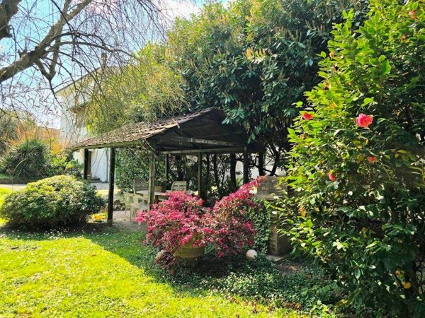 casa semindipendente in vendita a Lucca in zona Nozzano