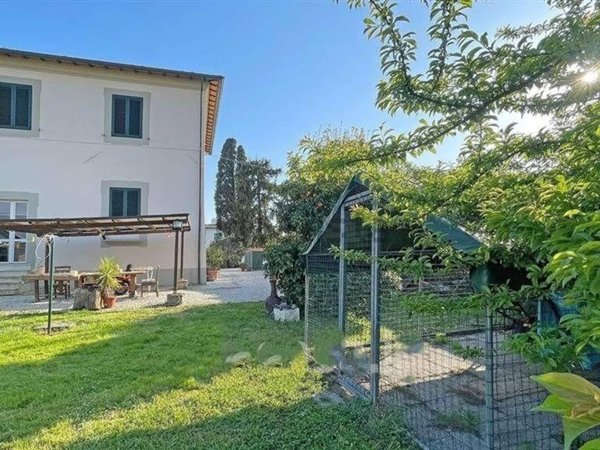 casa indipendente in vendita a Lucca in zona San Pietro a Vico
