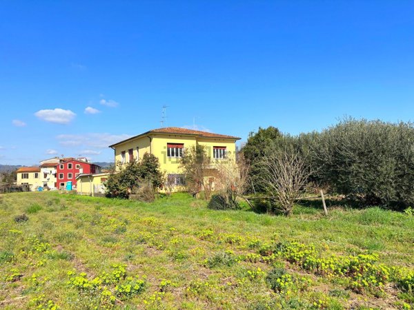 casa indipendente in vendita a Lucca