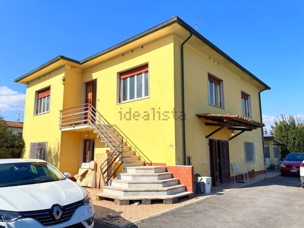 casa indipendente in vendita a Lucca