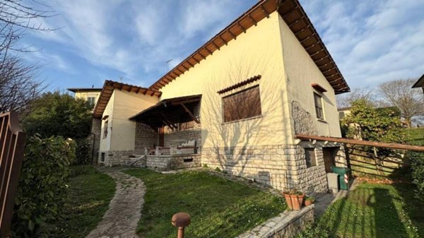 casa indipendente in vendita a Lucca in zona Torre