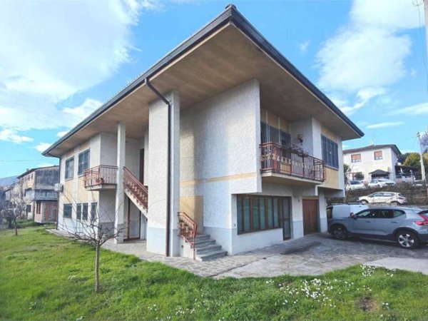 casa indipendente in vendita a Lucca in zona Maggiano