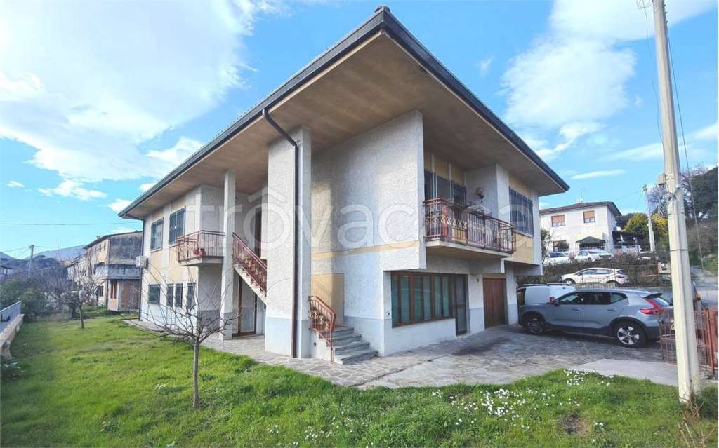 casa indipendente in vendita a Lucca in zona Ponte San Pietro