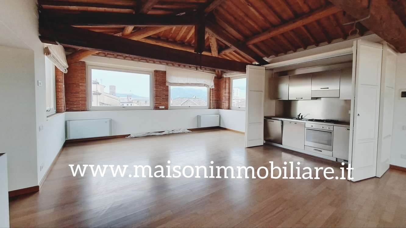 appartamento in vendita a Lucca in zona Centro Città