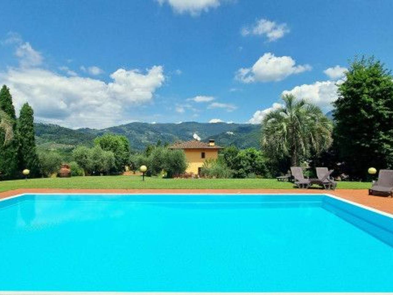 casa indipendente in vendita a Lucca in zona Ponte a Moriano