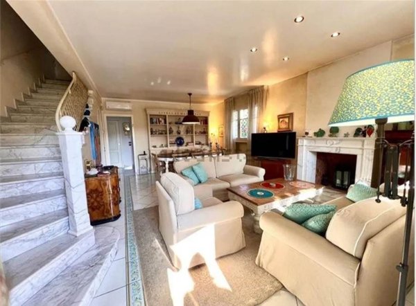 casa indipendente in vendita a Lucca