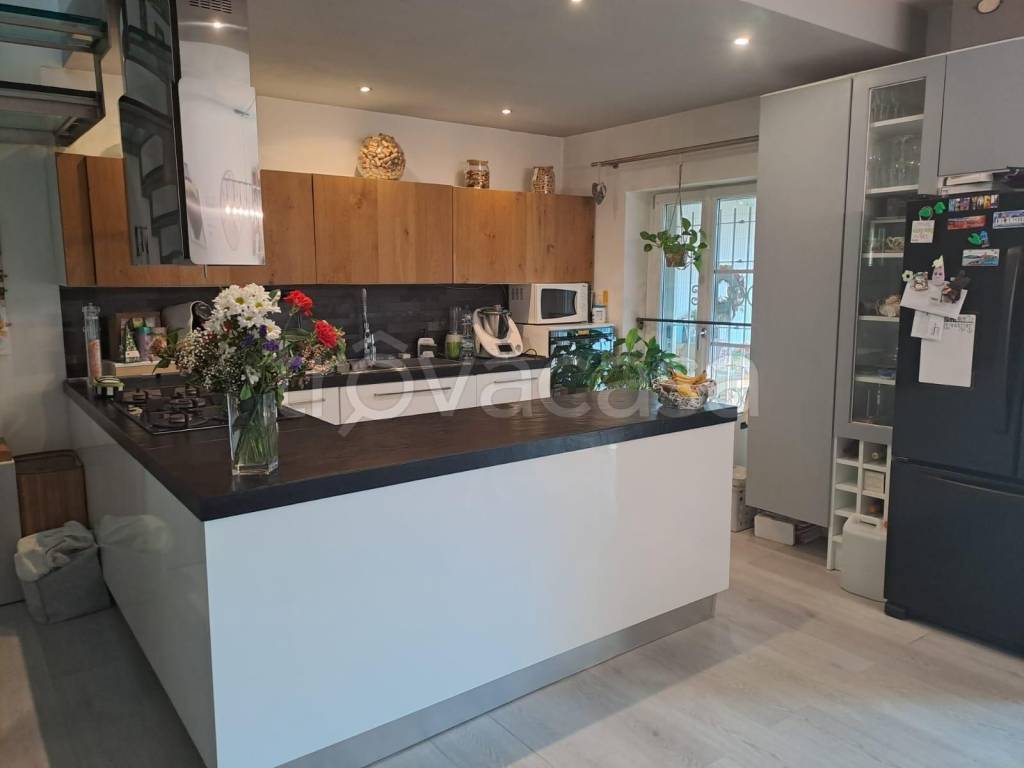 casa indipendente in vendita a Lucca in zona zona Antraccoli