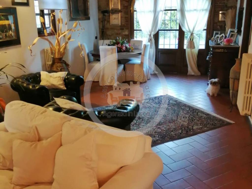 casa indipendente in vendita a Lucca in zona Mastiano