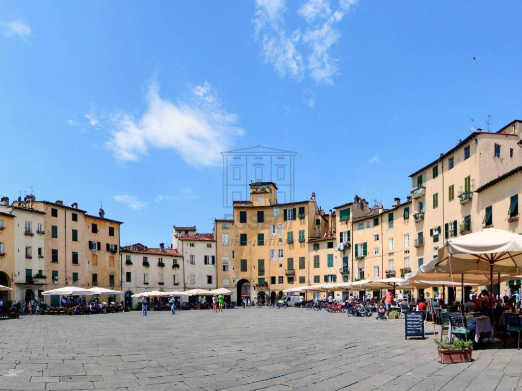 negozio in vendita a Lucca in zona Centro Città