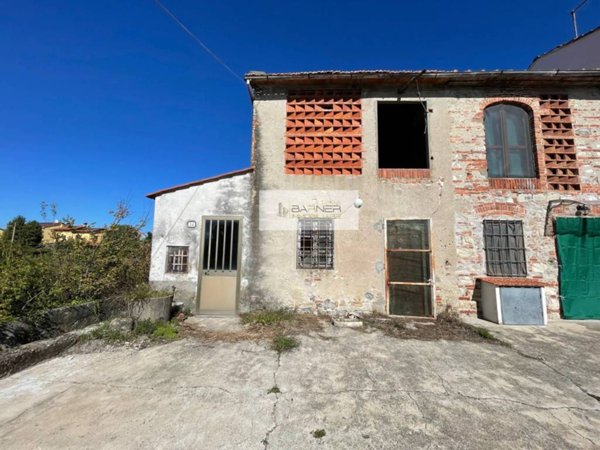 casa indipendente in vendita a Lucca in zona San Pietro a Vico