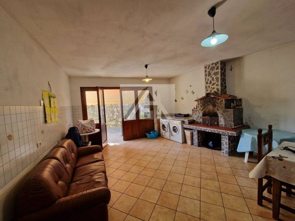 casa indipendente in vendita a Lucca in zona Nozzano