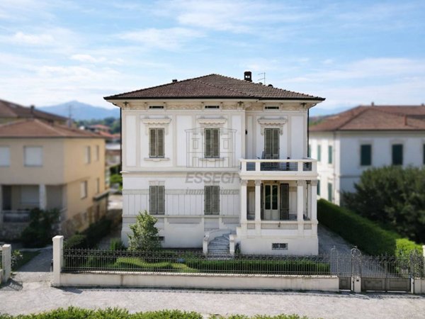 casa indipendente in vendita a Lucca in zona zona Arancio