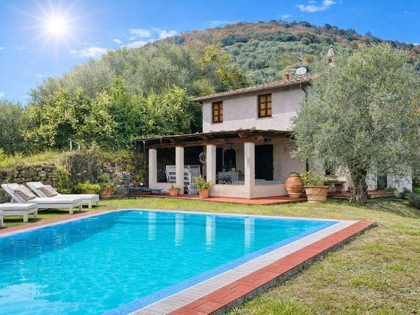 casa indipendente in vendita a Lucca in zona Monte San Quirico