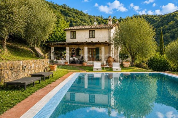 casa indipendente in vendita a Lucca in zona Monte San Quirico