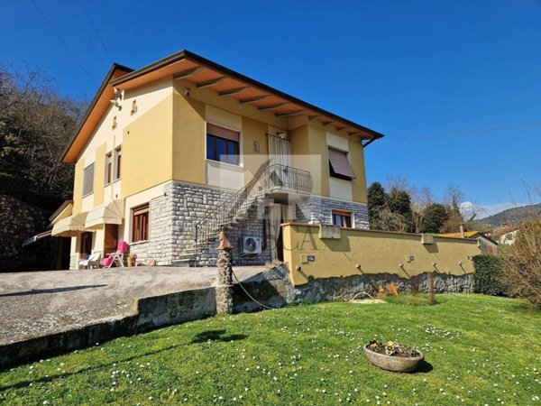 casa indipendente in vendita a Lucca in zona Balbano