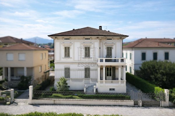 casa indipendente in vendita a Lucca in zona Centro Città