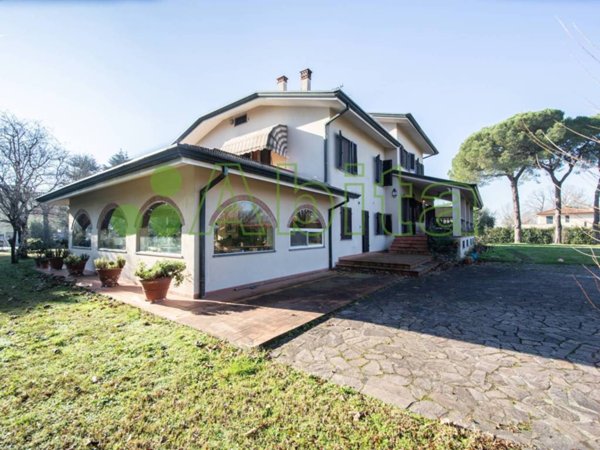 casa indipendente in vendita a Lucca in zona zona Antraccoli