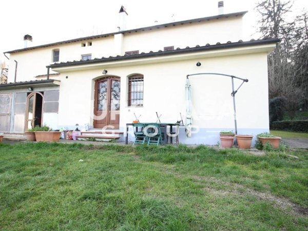casa indipendente in vendita a Lucca in zona Meati