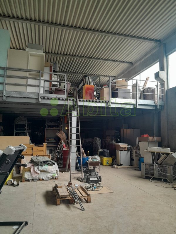 locale di sgombero in vendita a Lucca in zona Zona San Concordio