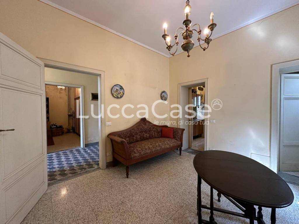 casa indipendente in vendita a Lucca in zona Balbano