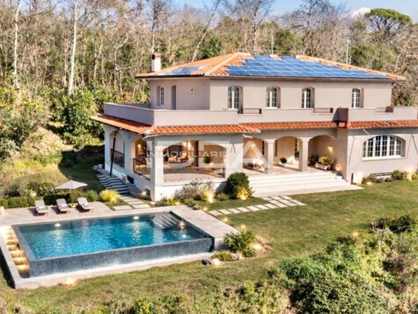 casa indipendente in vendita a Lucca in zona Monte San Quirico