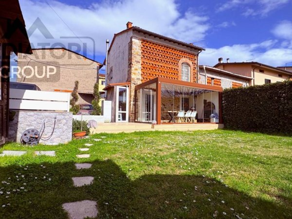 casa indipendente in vendita a Lucca in zona zona Antraccoli