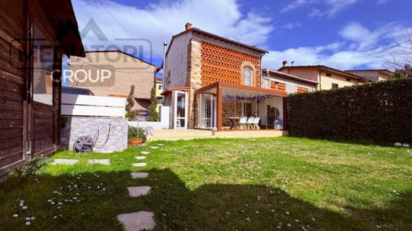 casa indipendente in vendita a Lucca in zona zona Antraccoli
