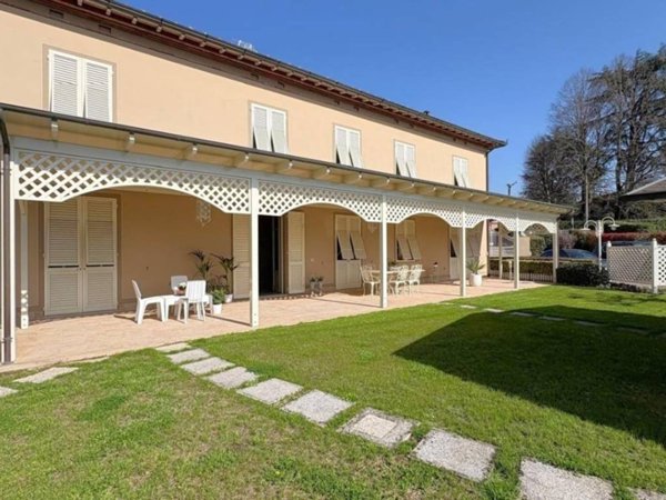 casa indipendente in vendita a Lucca in zona Mutigliano