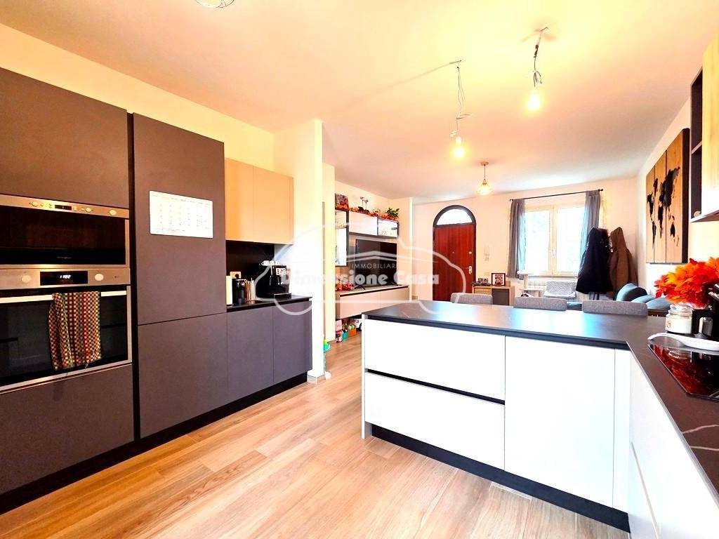 casa indipendente in vendita a Lucca in zona Nave