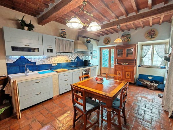 casa indipendente in vendita a Lucca in zona zona Sorbano