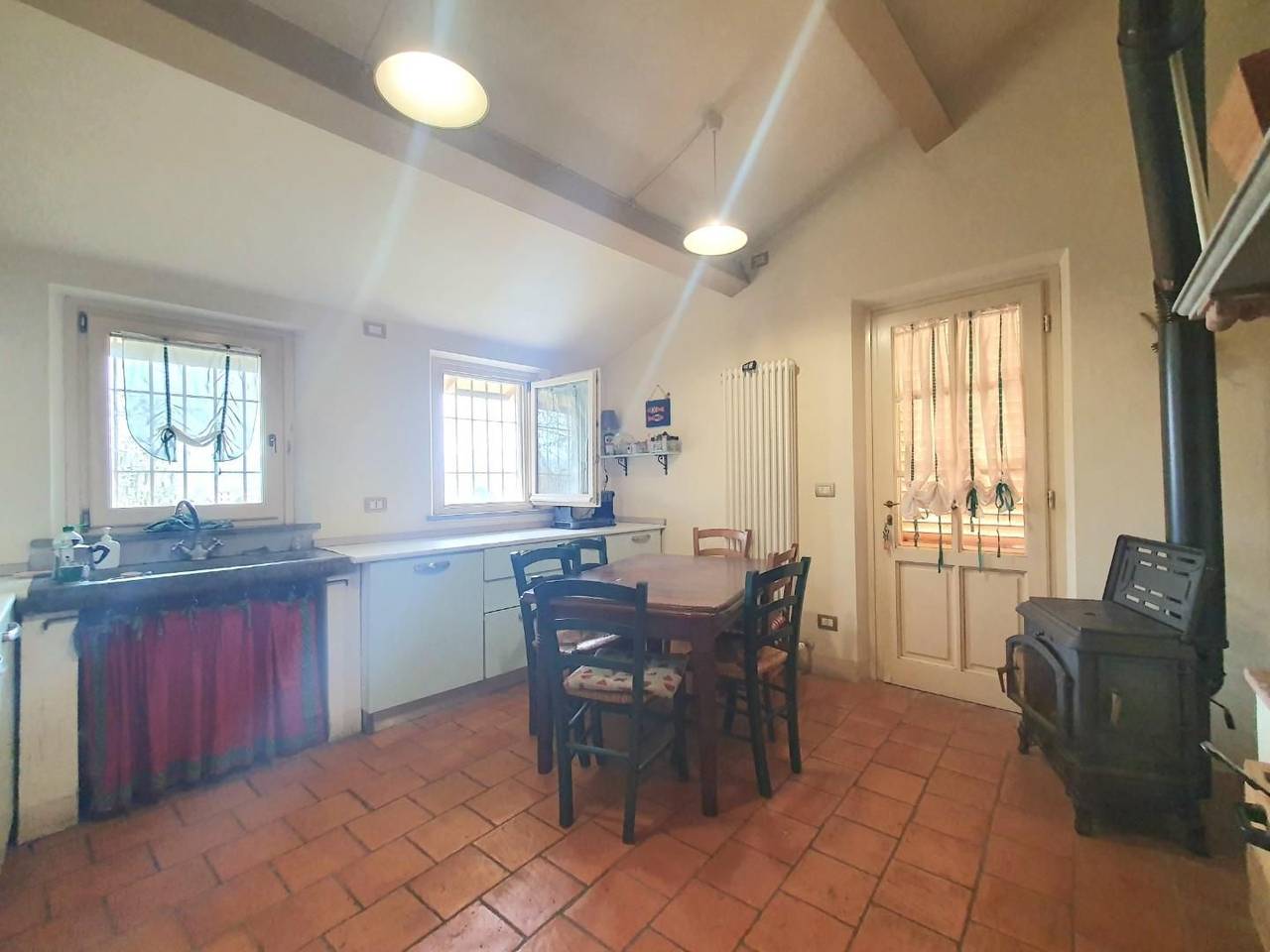 casa indipendente in vendita a Lucca in zona Cerasomma