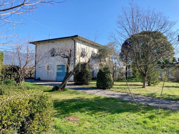 casa indipendente in vendita a Lucca in zona Ponte a Moriano