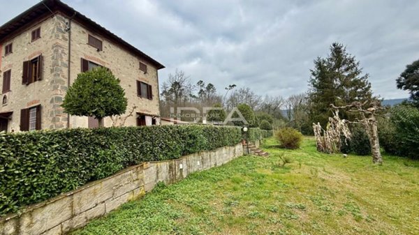 casa indipendente in vendita a Lucca in zona Centro Città