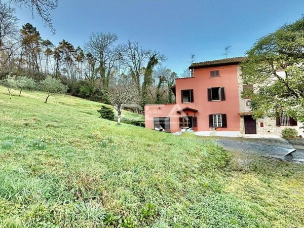 casale in vendita a Lucca in zona Mutigliano
