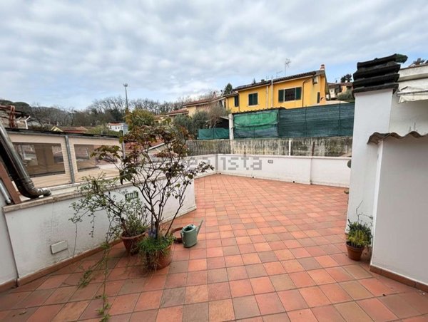 casa indipendente in vendita a Lucca