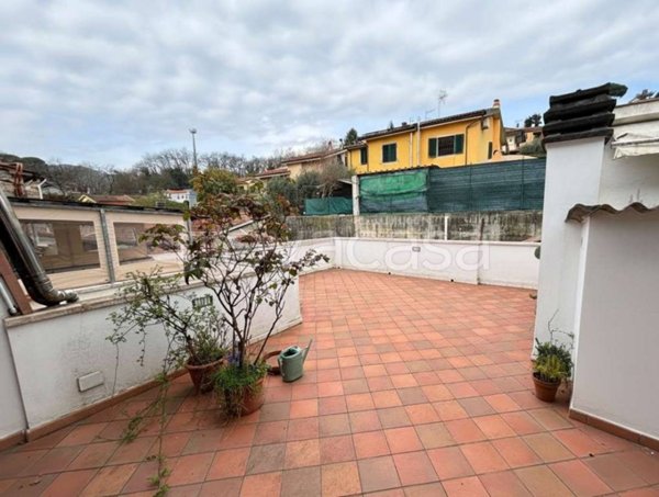 casa indipendente in vendita a Lucca in zona Ponte San Pietro