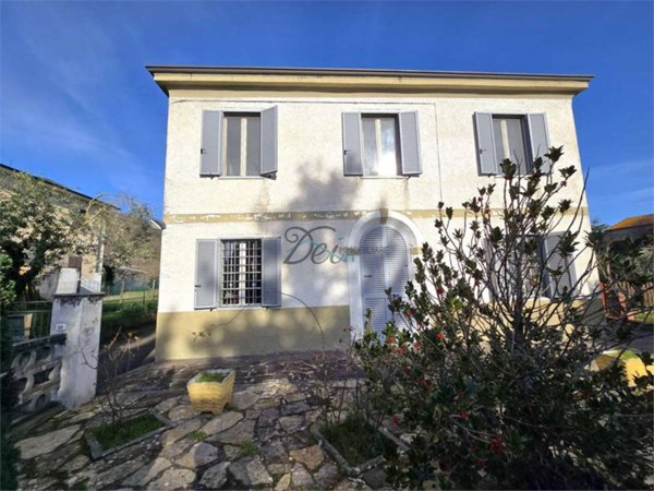 casa indipendente in vendita a Lucca in zona Centro Città